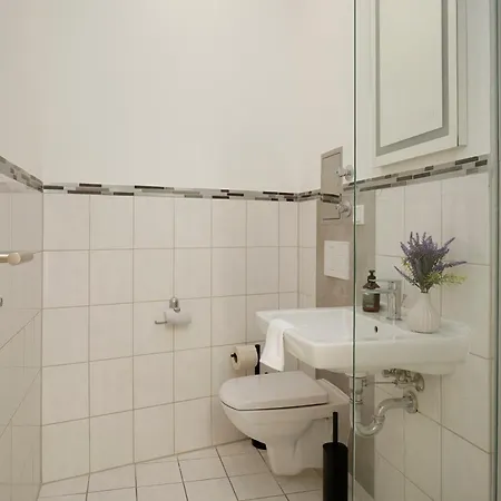 Wohnkultur - Altbau Charme Fuer 8 Personen شقة