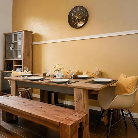 Wohnkultur - Altbau Charme Fuer 8 Personen شقة *