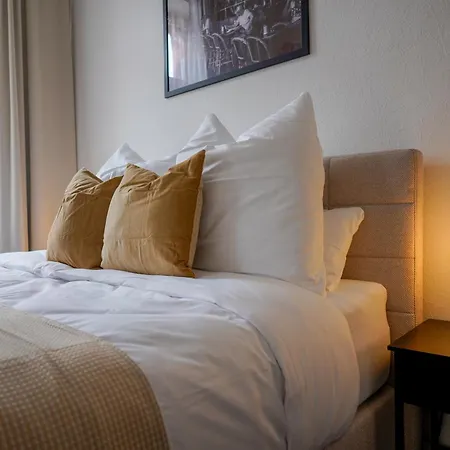 Wohnkultur - Altbau Charme Fuer 8 Personen شقة *