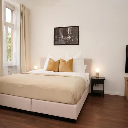 Wohnkultur - Altbau Charme Fuer 8 Personen شقة