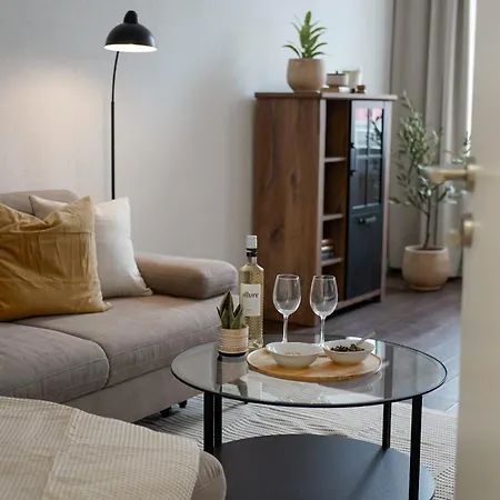 Wohnkultur - Altbau Charme Fuer 8 Personen شقة *